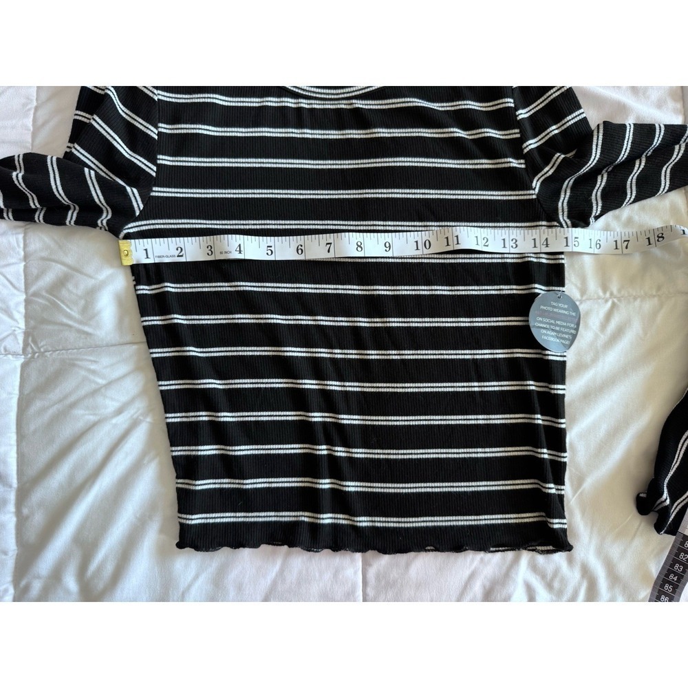 New Adam Levine Semi Cropped Trumpet Sleeve Medium Black Striped Top NWT - Picture 4 of 7